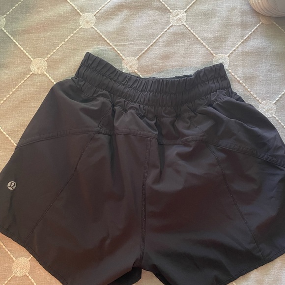 black Lululemon shorts size 4 - Picture 2 of 3